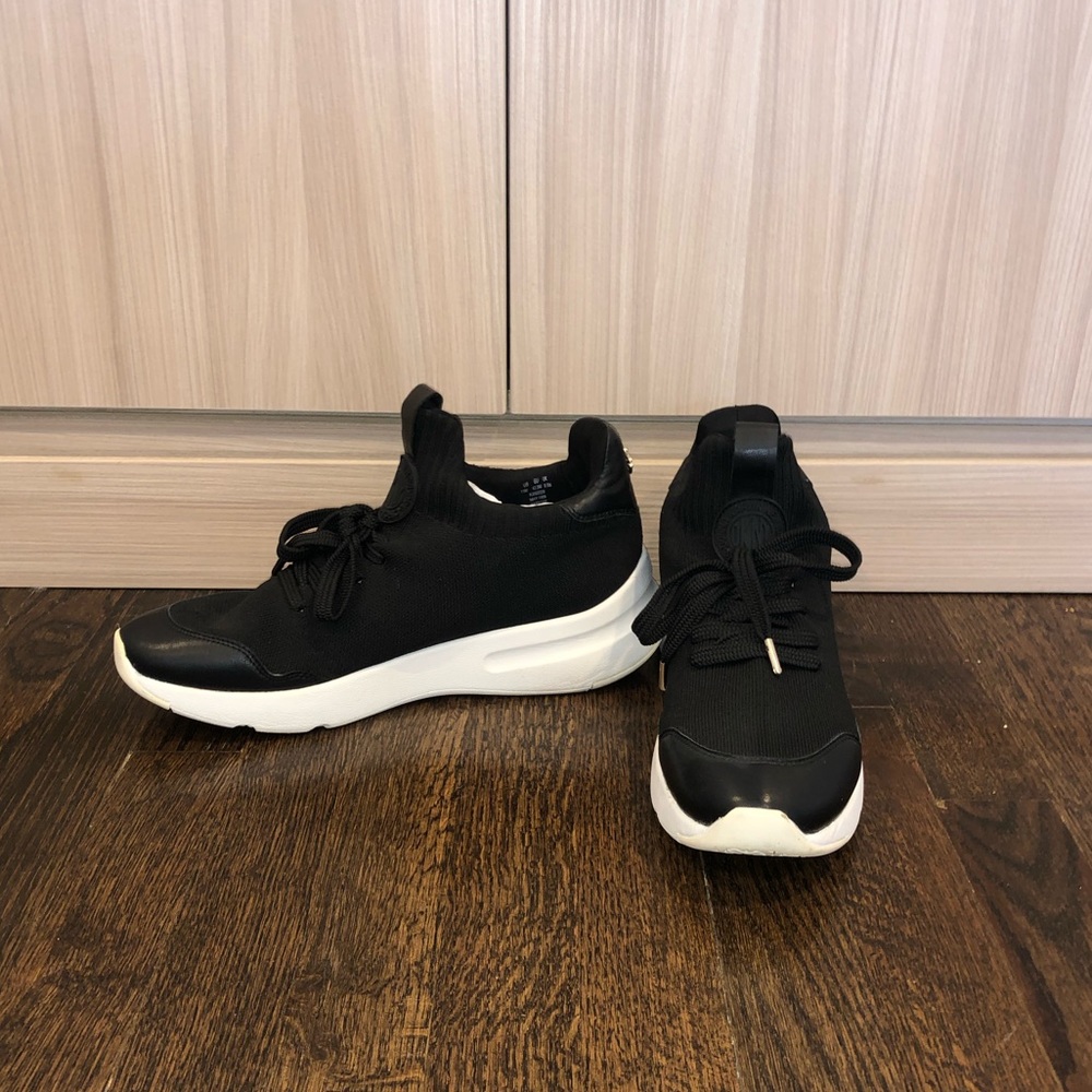 DKNY: Sneakers